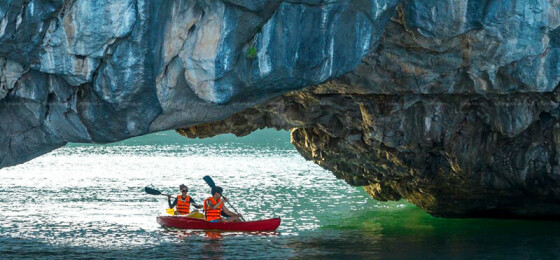 Halong-kayaking-asia-encounter.jpg