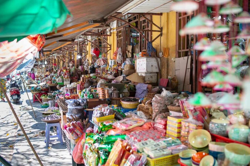 free things to do in Hoi An central market