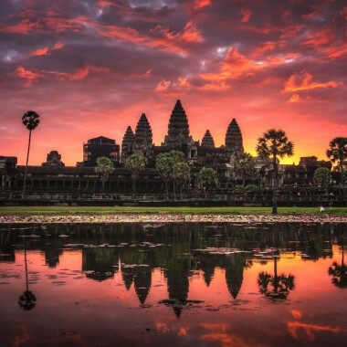 Angkor-Wat-at-sunrise-Siem-Reap.jpg