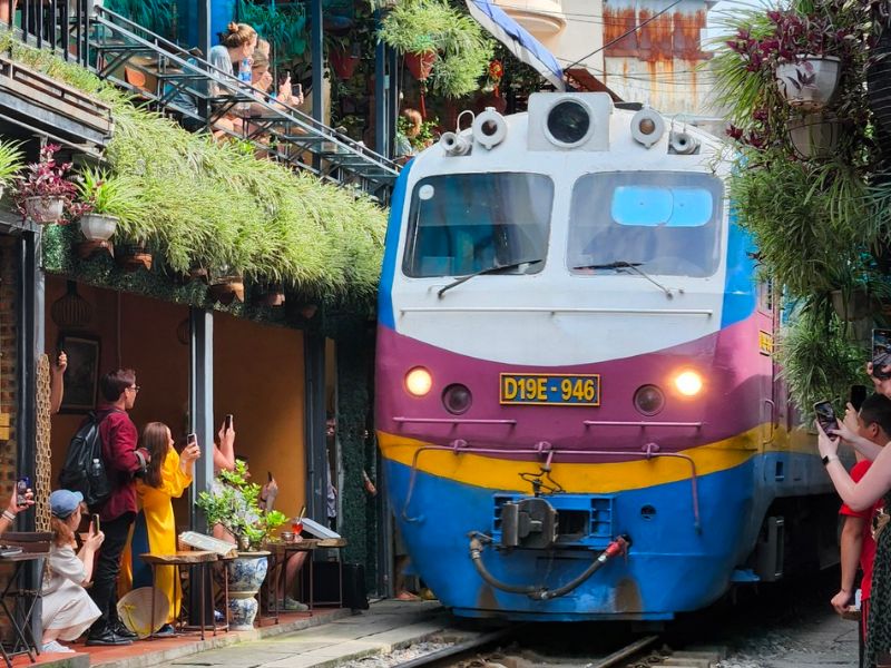 best time of year to visit vietnam cambodia and thailand railway coffee hanoi