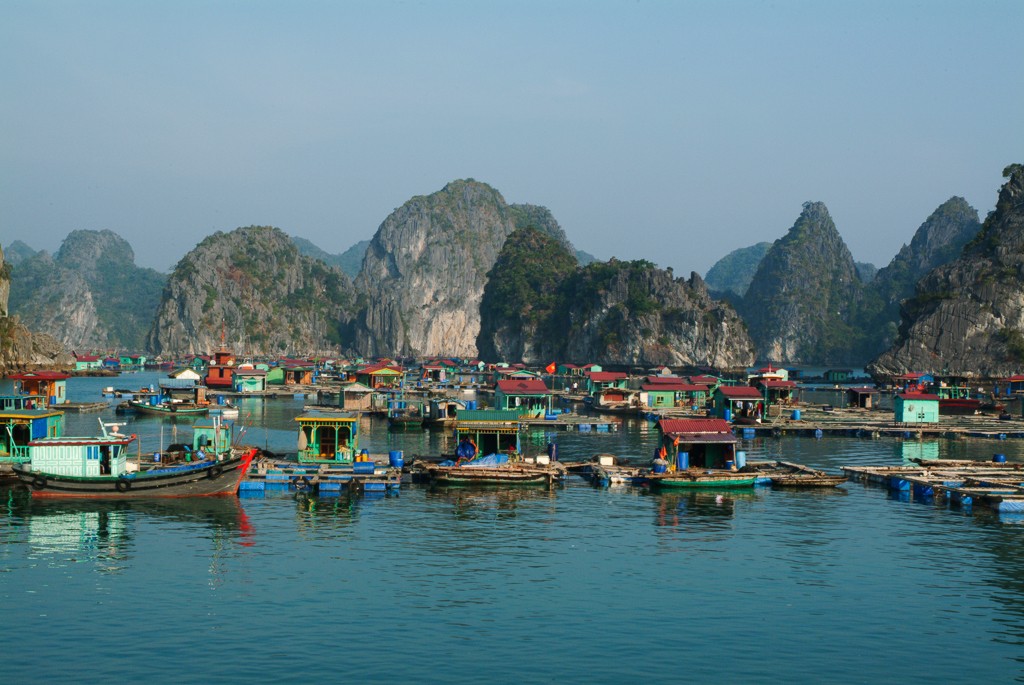 cua van fishing village hanoi to halong bay