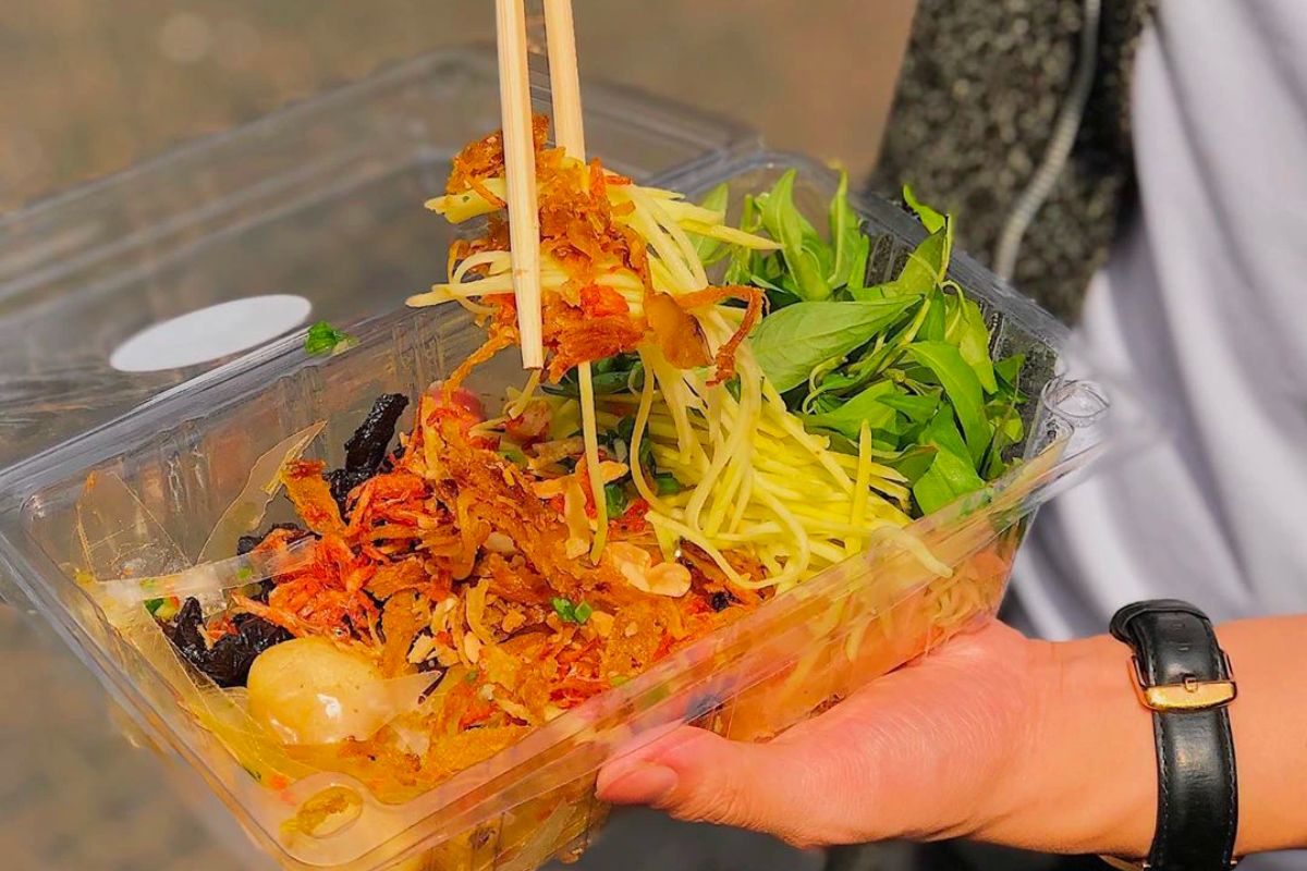 Food tour Ho Chi Minh City Mixed Rice Paper Salad