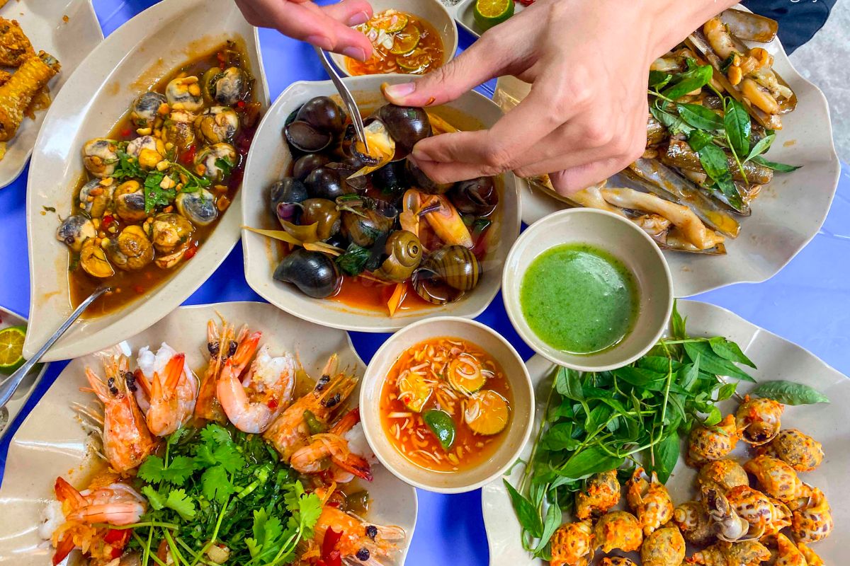 Food tour Ho Chi Minh City Saigon Snails