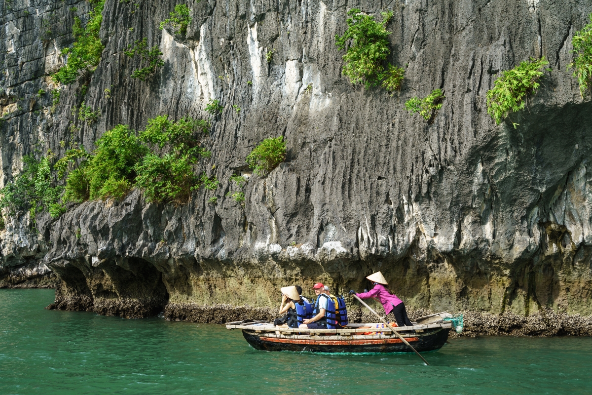 best time to visit north vietnam halong bay boat trip