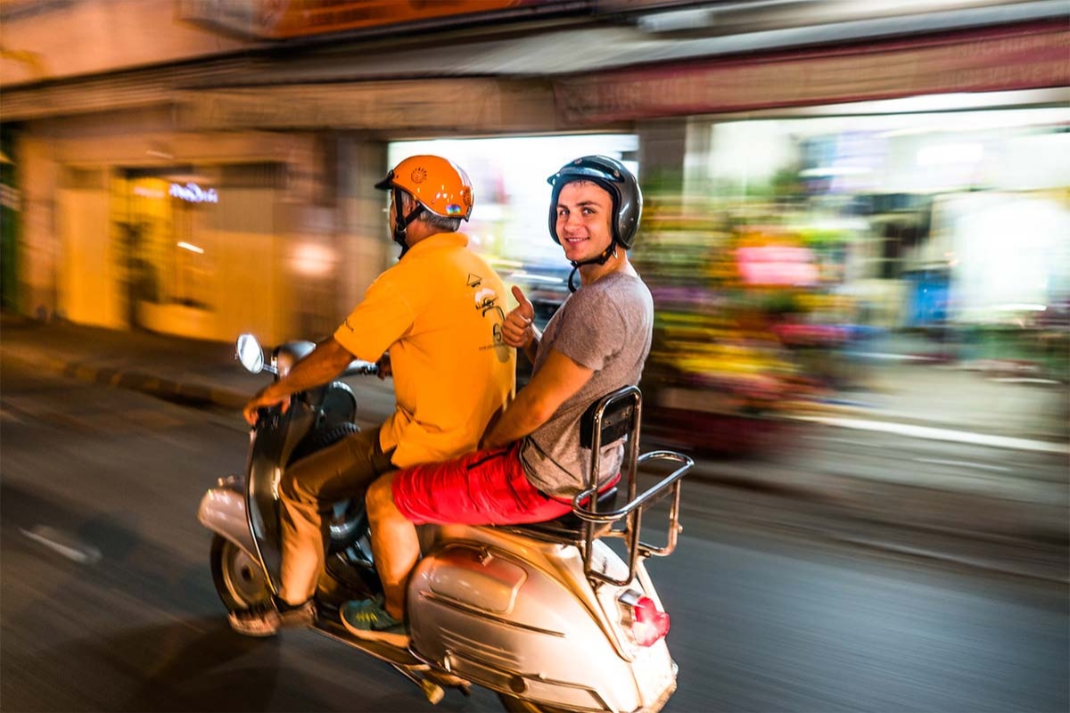 ho chi minh motorbike tour which has a guide