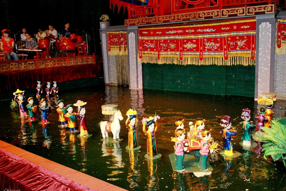 Ho Chi Minh City honeymoon water puppet show in saigon
