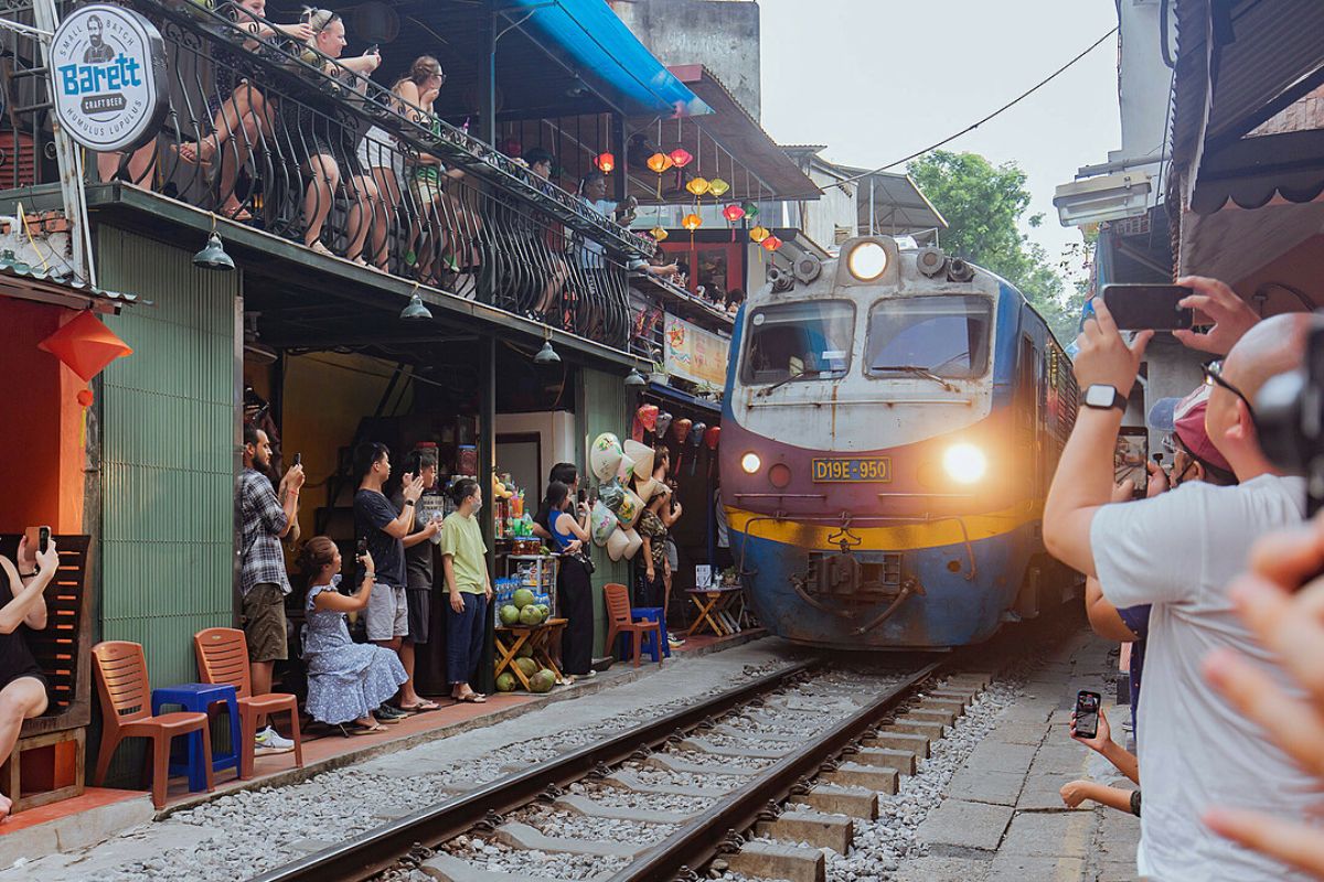 things to visit in Hanoi Hanoi Train Street