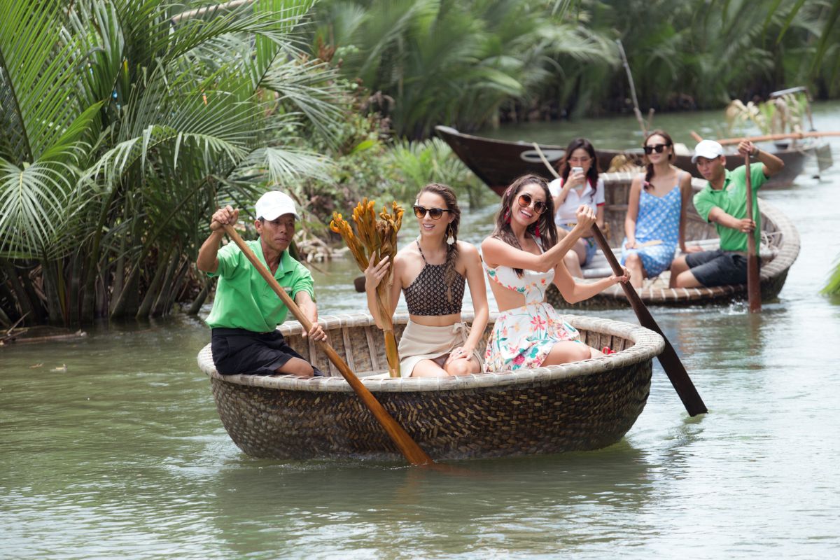 Vietnam Covid entry requirement Vietnamese basket boat