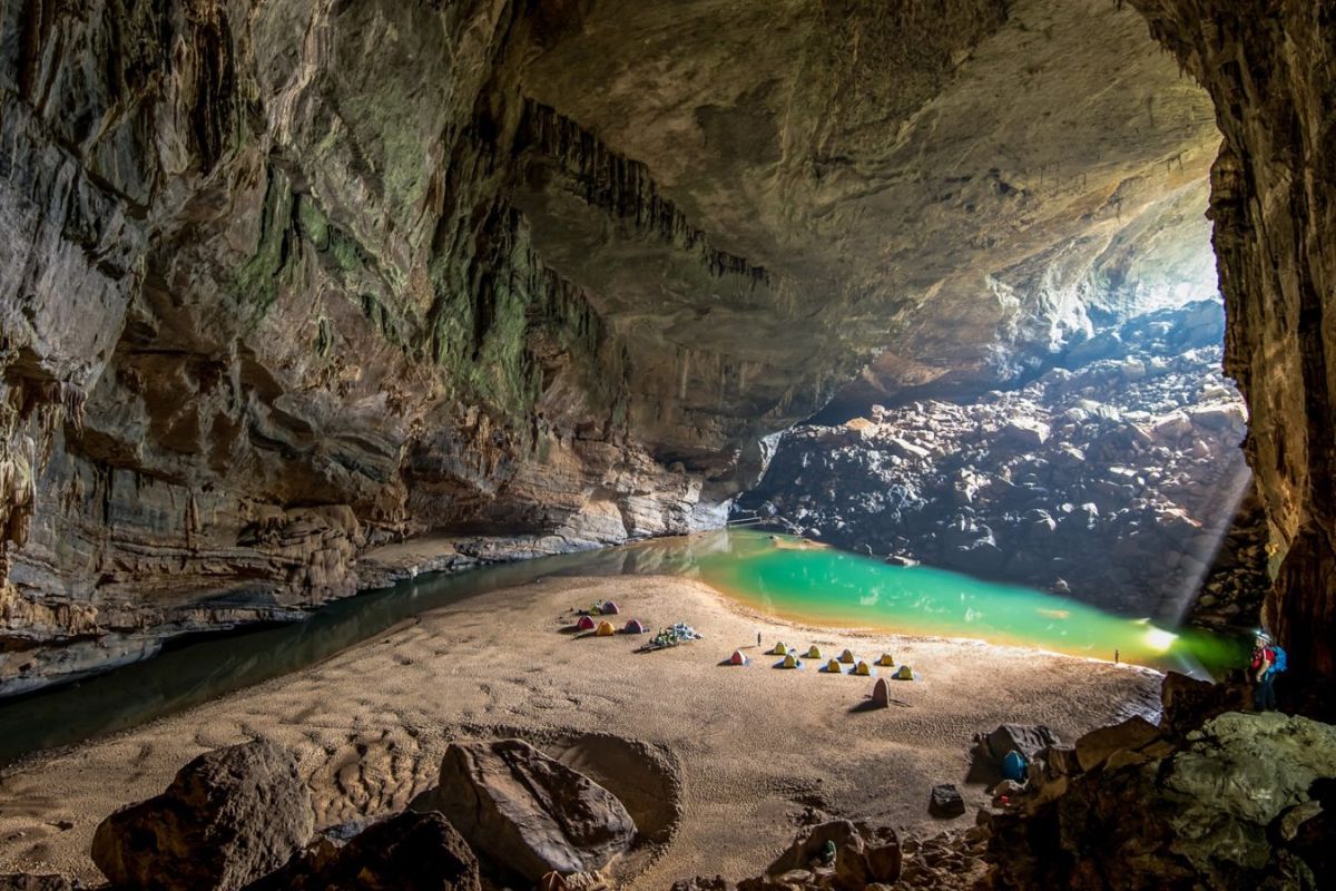 son doong cave vietnam tour Hang En Cave