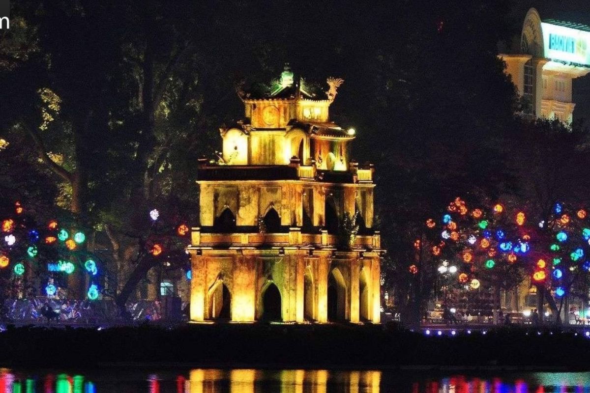best city to visit in vietnam for nightlife Hanoi at night