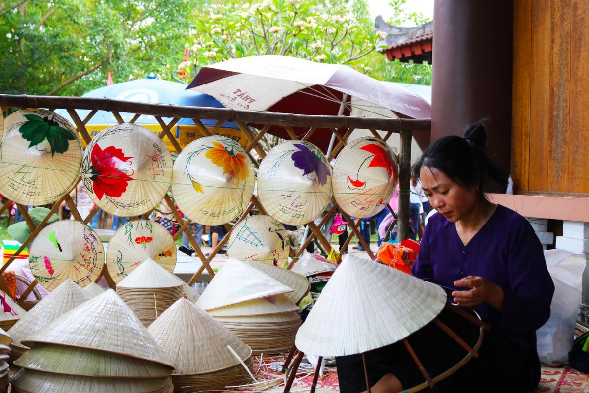 expenses in vietnam tour Vietnamese conical hat