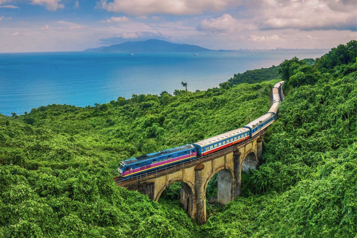 How much does it cost to go to Vietnam for 2 weeks Vietnamese train