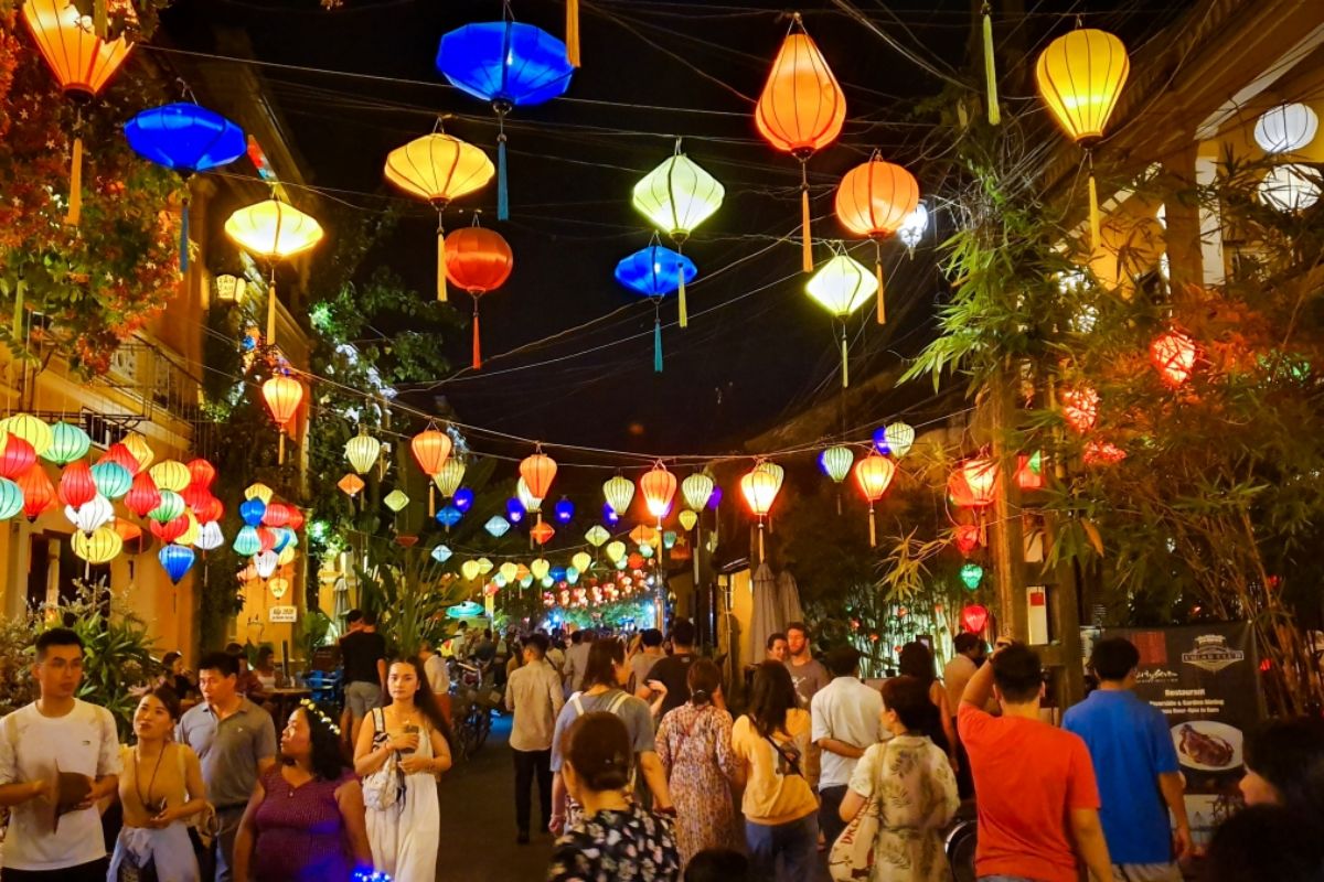 best city to visit in vietnam for nightlife hoi an at night
