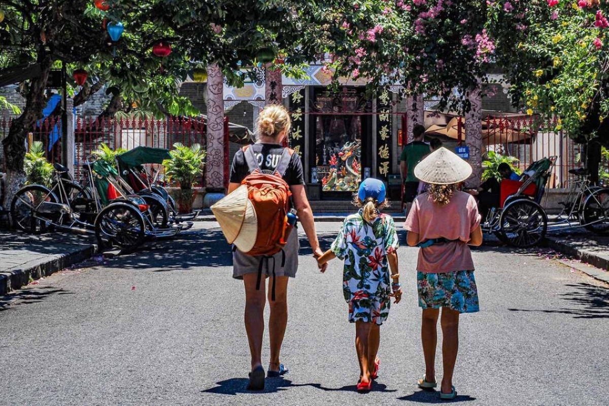 where to stay in vietnam with family visit hoi an with kids