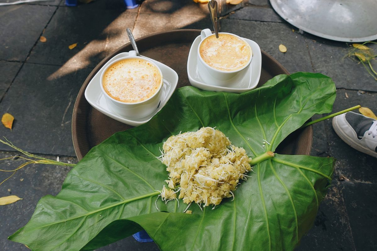 street food in vietnam com hanoi