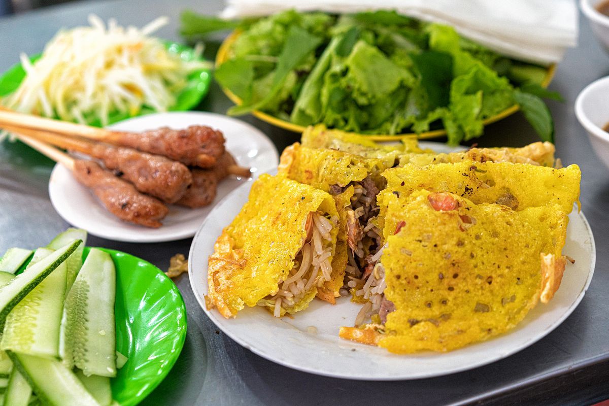 things to eat in vietnam banh xeo