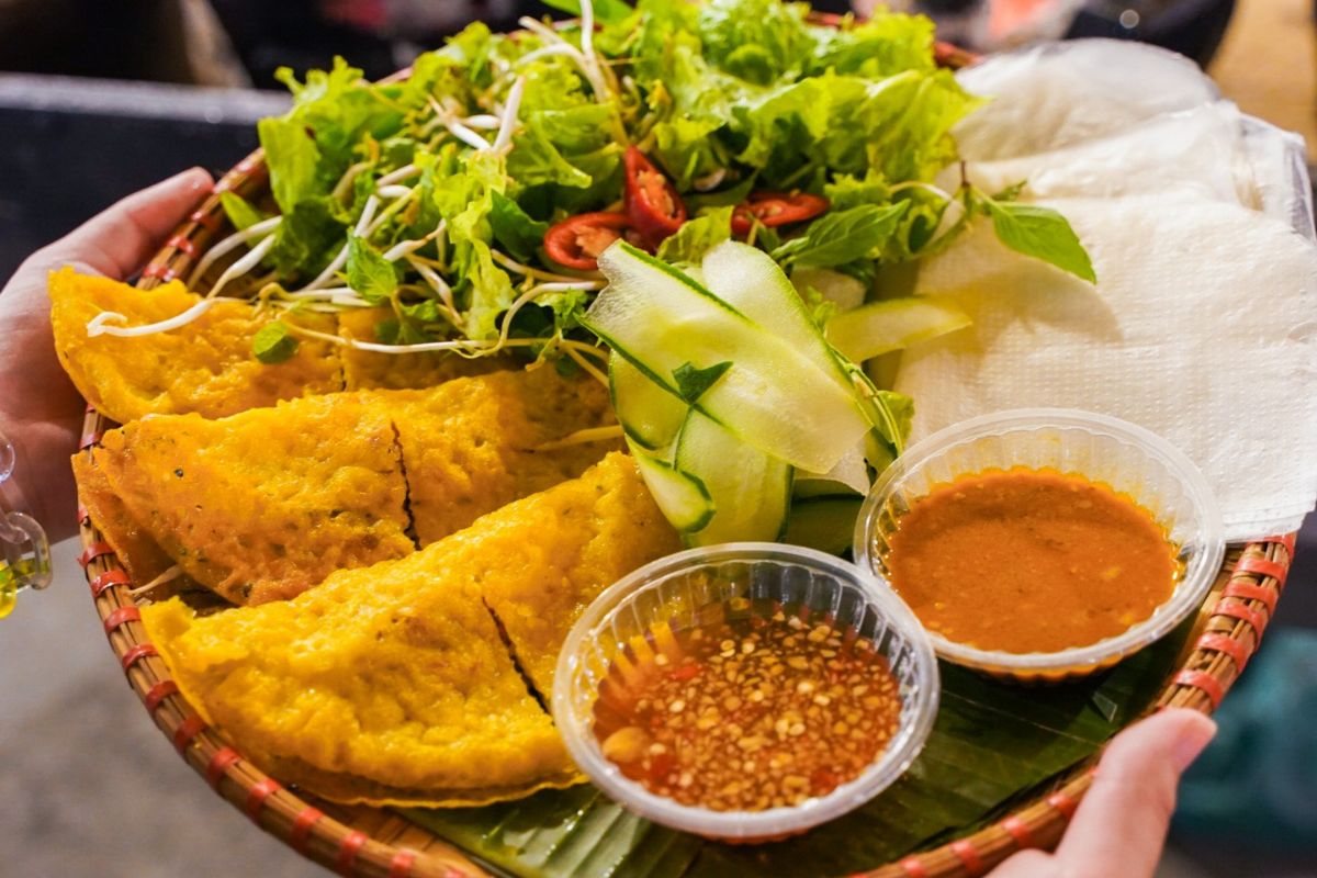 street food in vietnam banh xeo