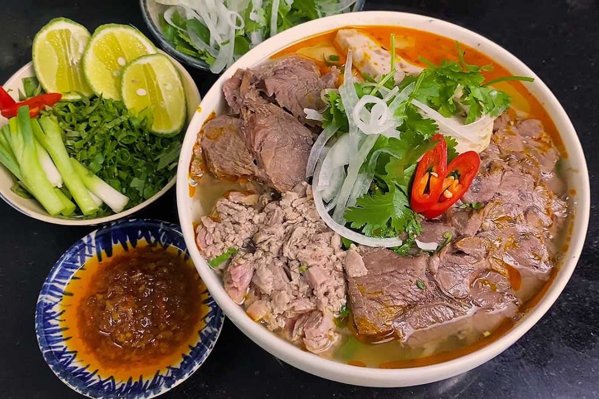 things to eat in vietnam bun bo hue