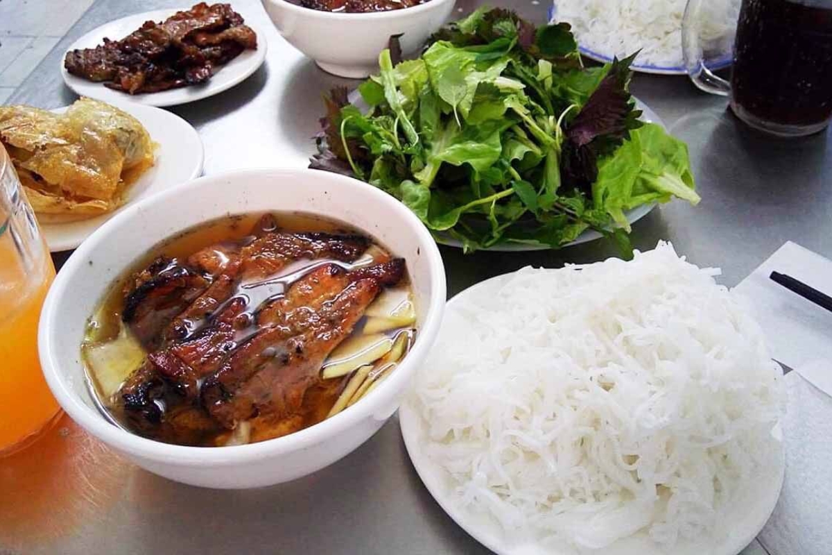 places to eat in hanoi vietnam bun cha