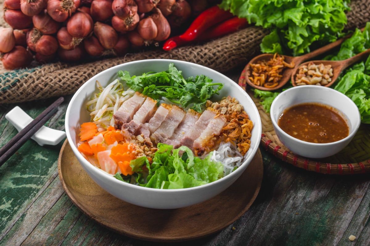 best places to eat in da nang vietnam bun mam van da nang