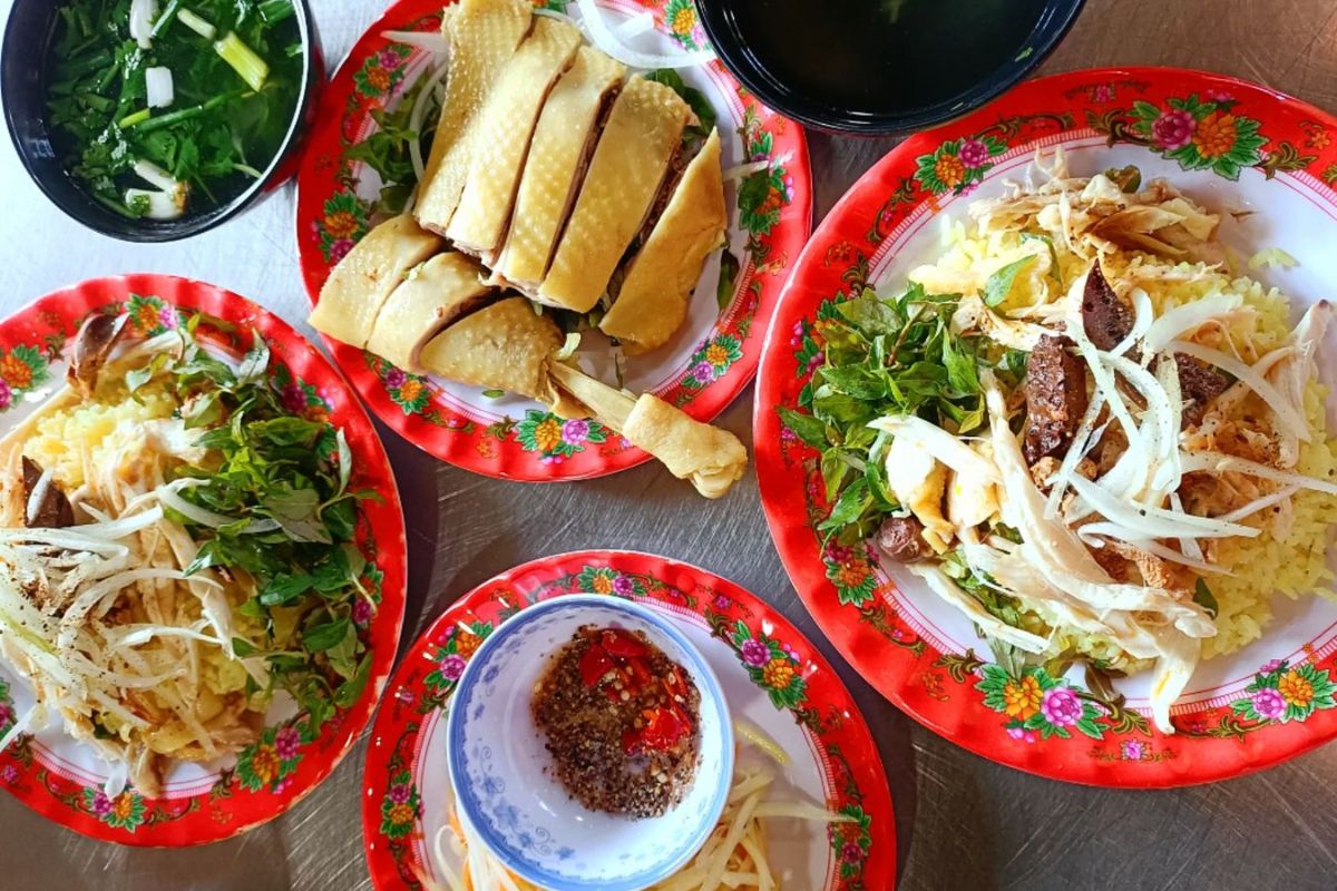 places to eat in vietnam com ga ba buoi