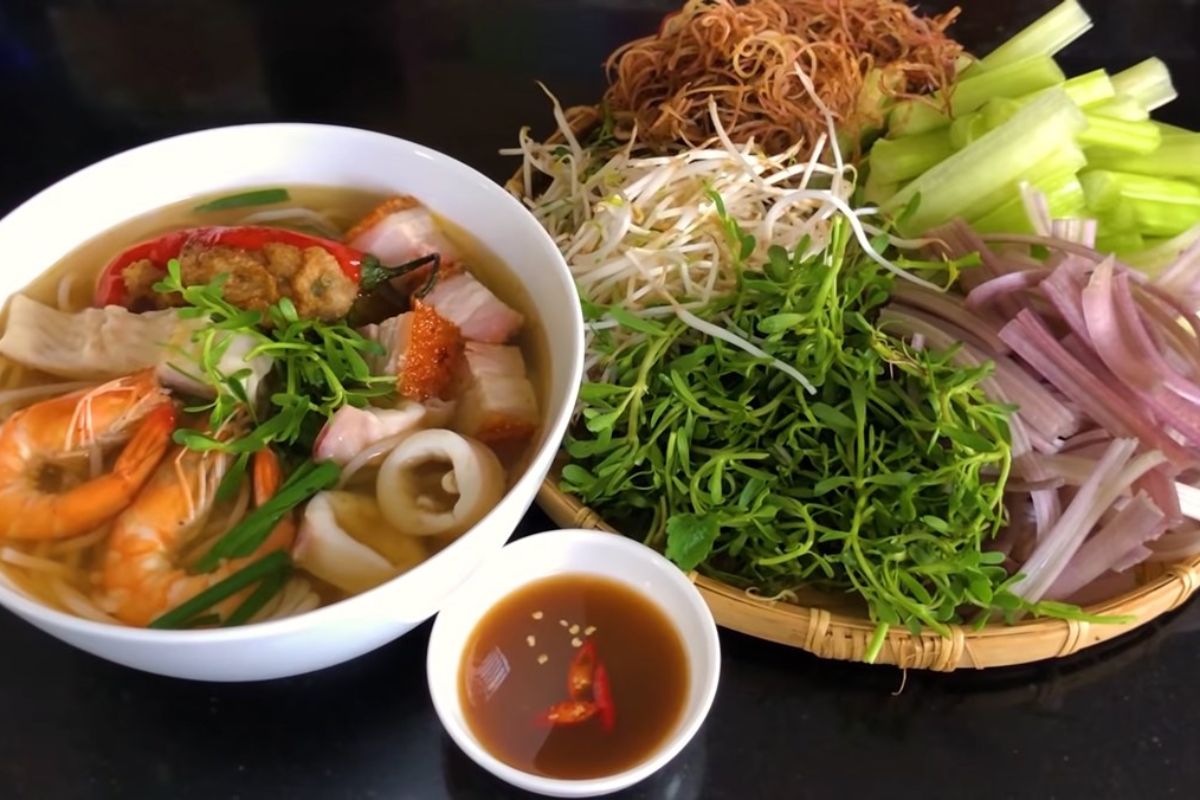 underrated vietnamese foods Fermented fish noodle soup