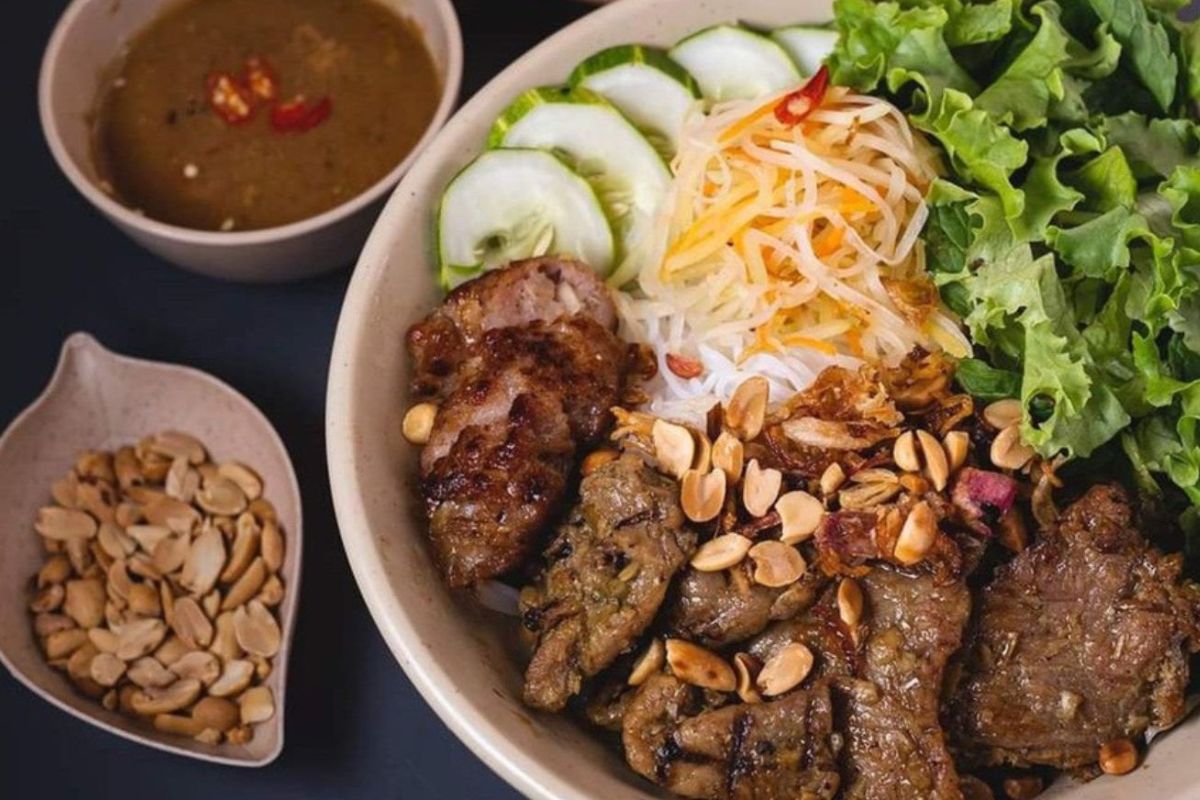 underrated vietnamese foods Grilled pork and rice vermicelli