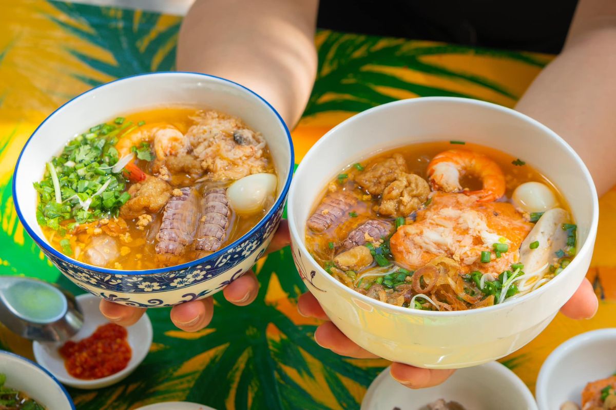 underrated vietnamese foods Thick noodle soup