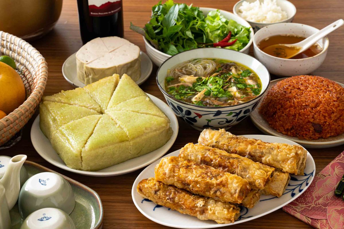 traditional vietnamese foods Vietnamese dinner tray