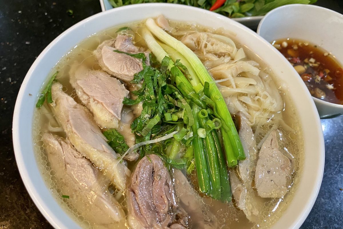 what to eat in vietnam hanoi bun ngan