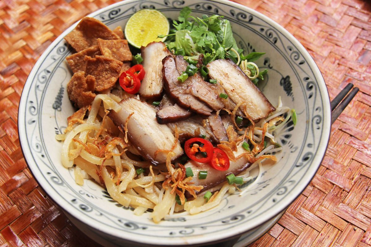 best vietnamese foods to try cao lau