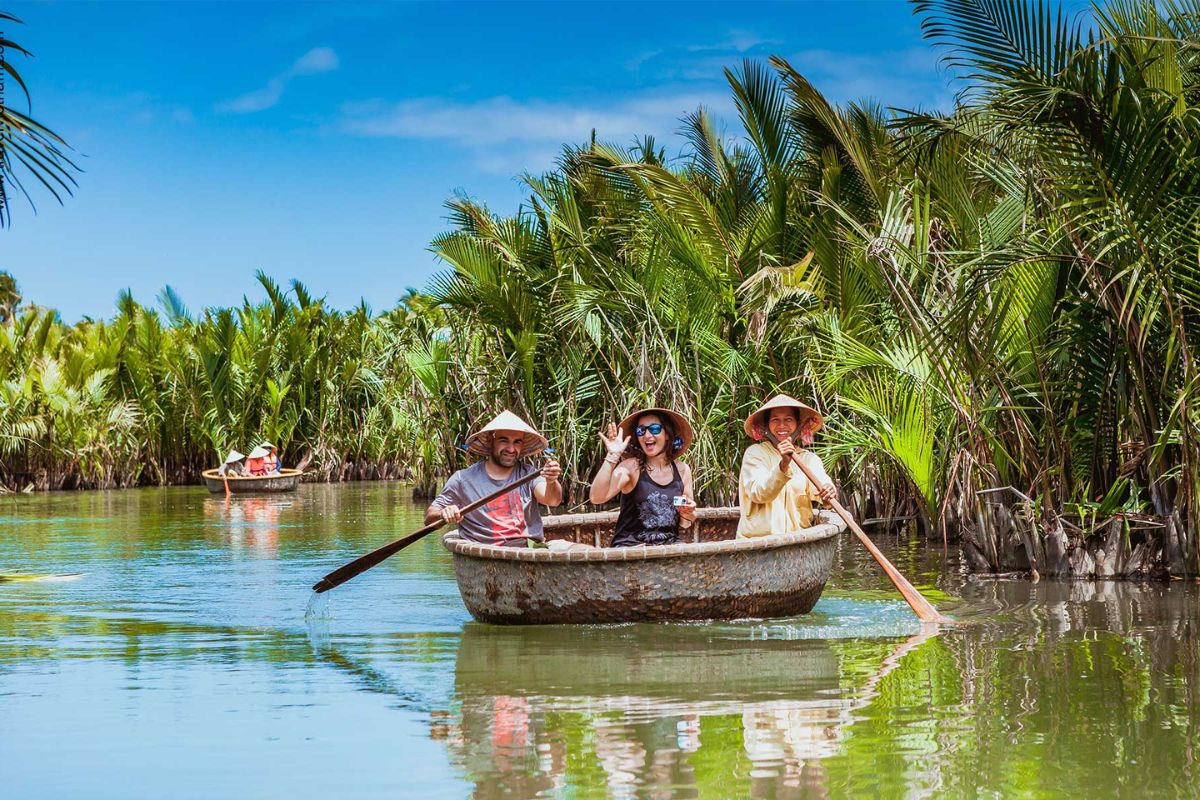 Vietnam Travel Guide coconut basket ride