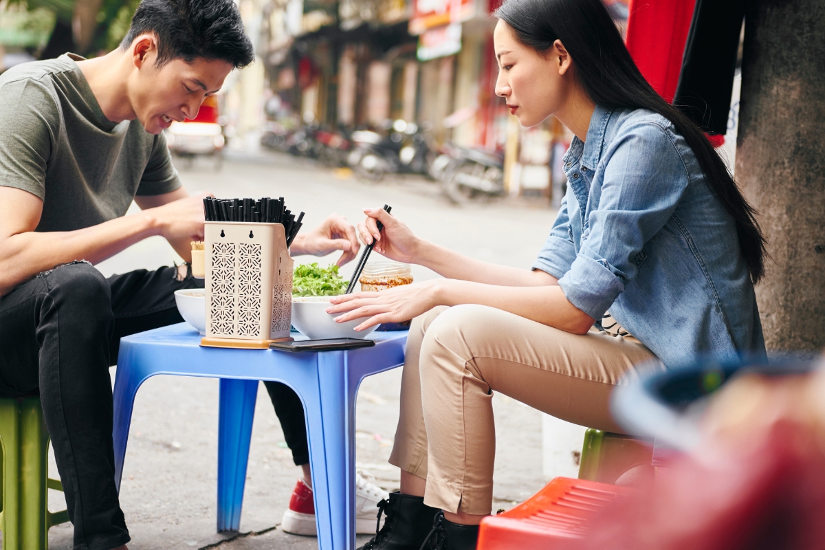 is it cheap to eat in vietnam street food