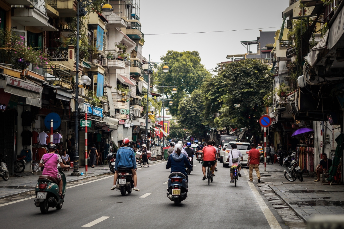 what to wear in hanoi in April