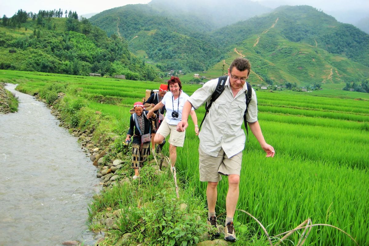 what to wear when visiting vietnam trekking in Sapa Vietnam