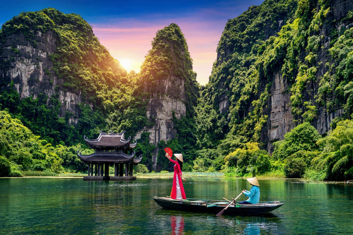 vietnam private tour guide