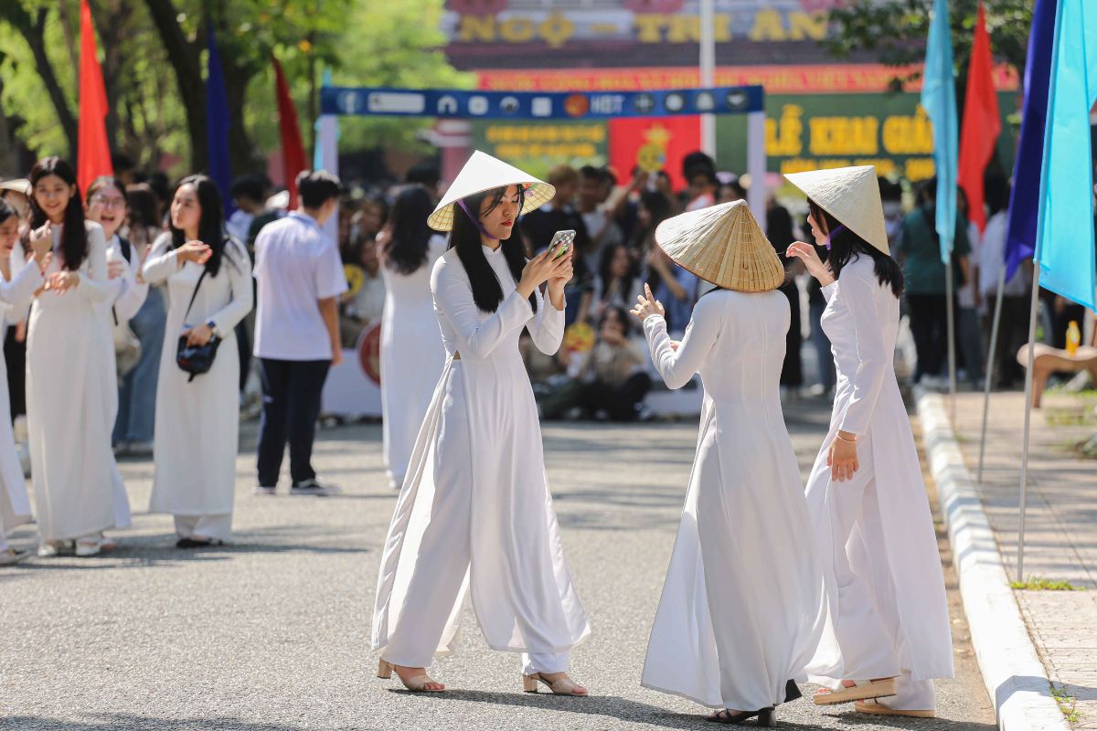 why do vietnamese wear ao dai ao dai uniform