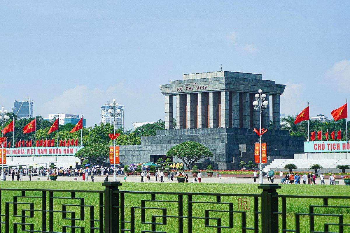 are americans welcome in vietnam Ho Chi Minh Mausoleum