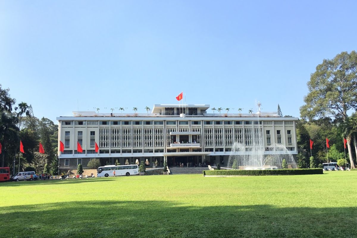 best area to stay in vietnam independence palace hcmc