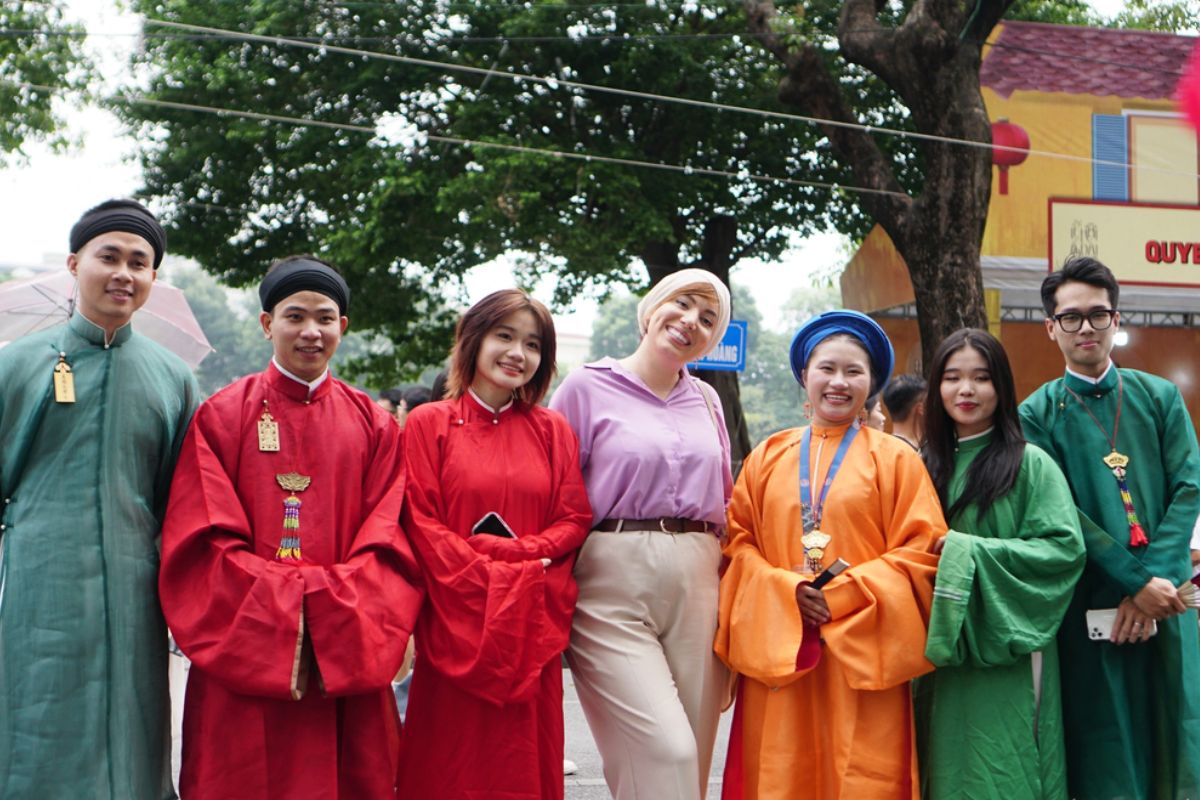 are americans welcome in vietnam vietnamese traditional clothing