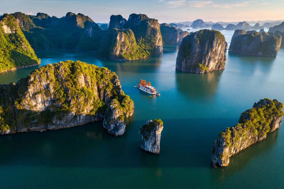 ha long bay weather halong bay vietnam wonder