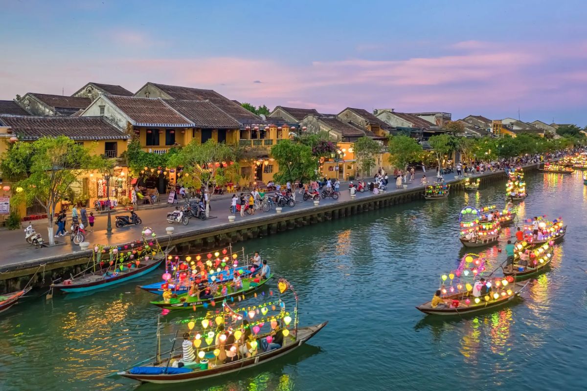 hoi an vietnam weather december thu bon river hoi an