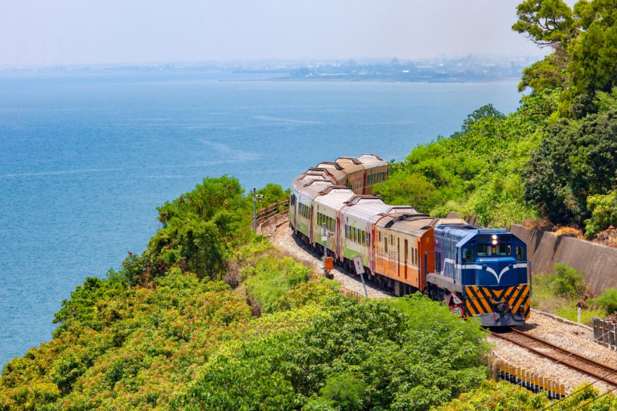 traveling through vietnam vietnam north to south train