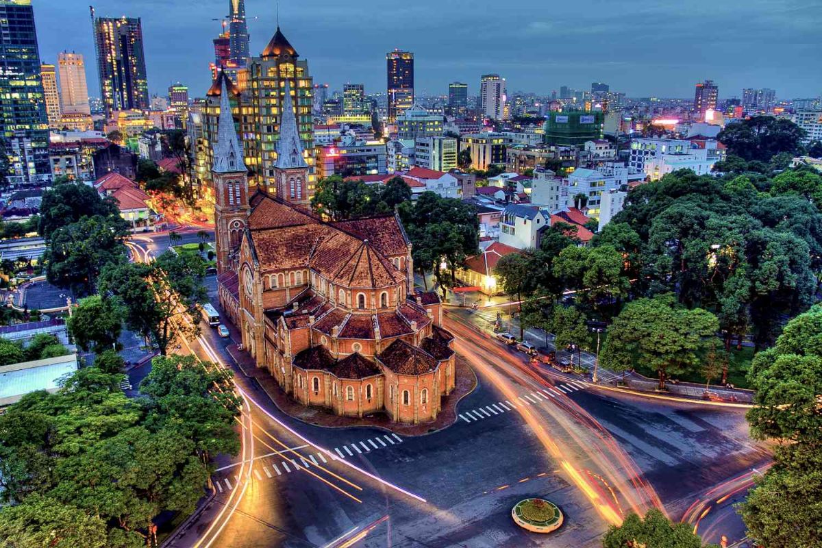 Vietnam private tours ho chi minh city by night