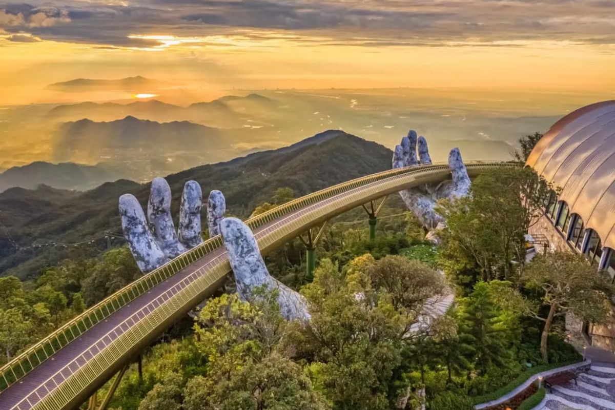 Vietnam private tours the golden bridge da nang